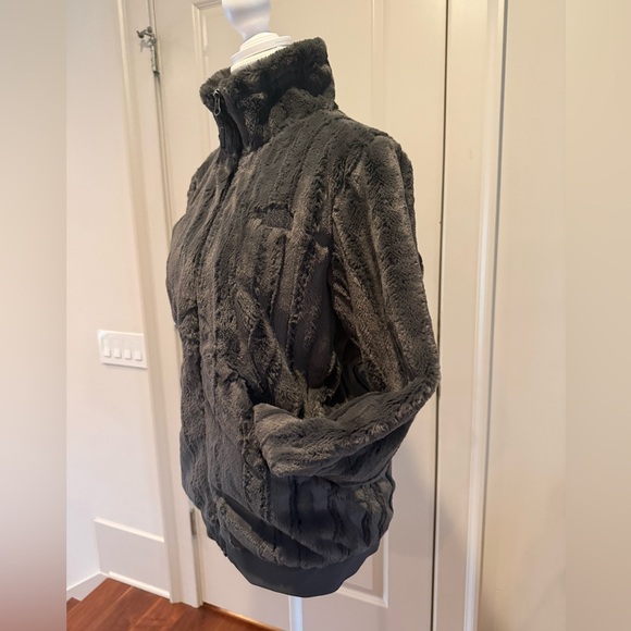 The North Face Women's Faux Fur Grey Teddy Jacket Size S - Picture 4 of 11